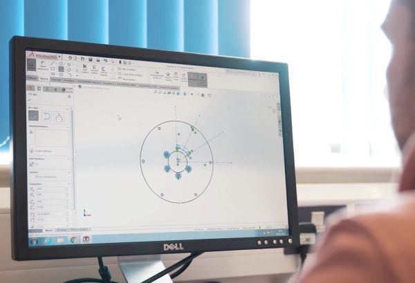 Student using Solidworks software to learn about computer aided design