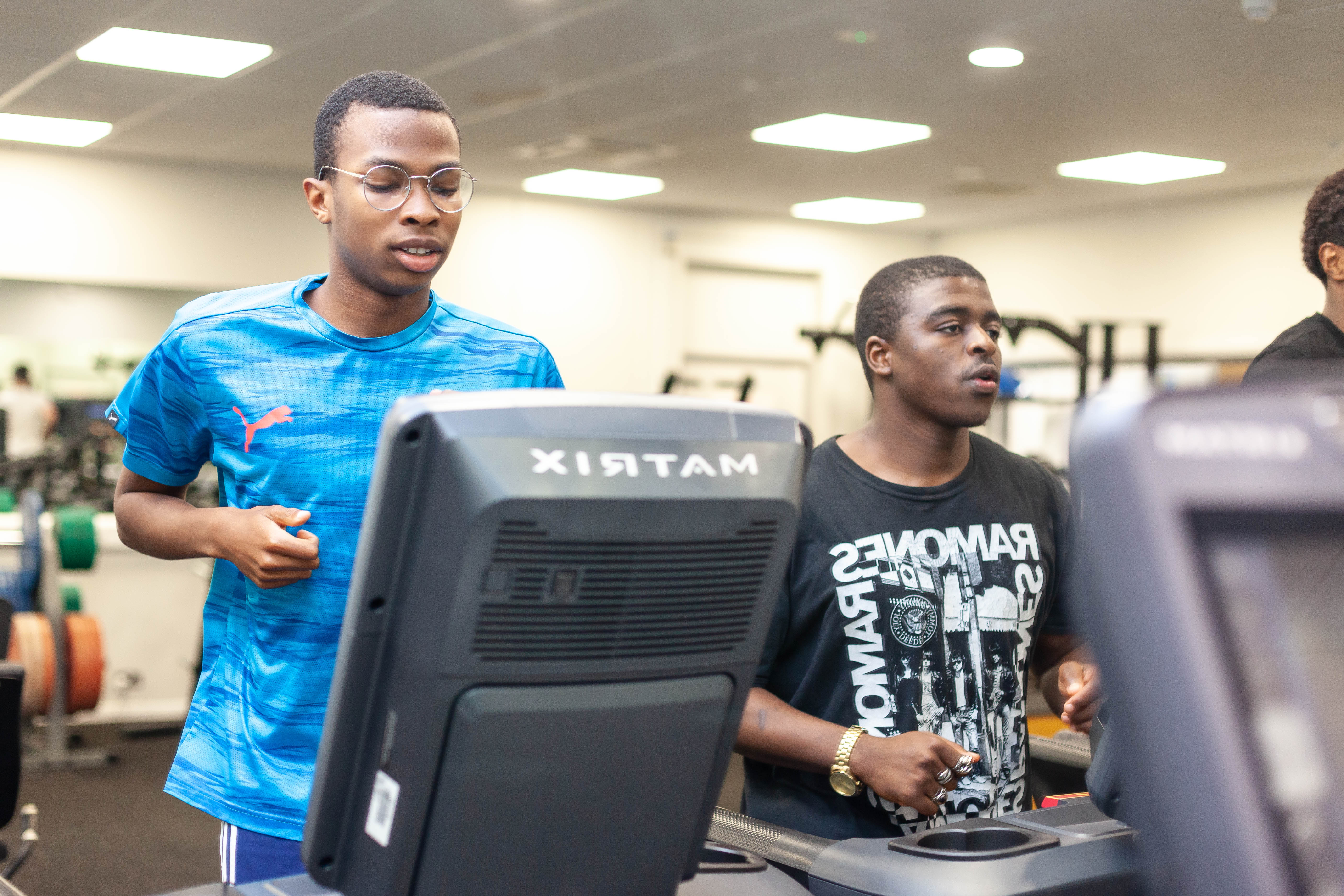 Student training on the treadmill 